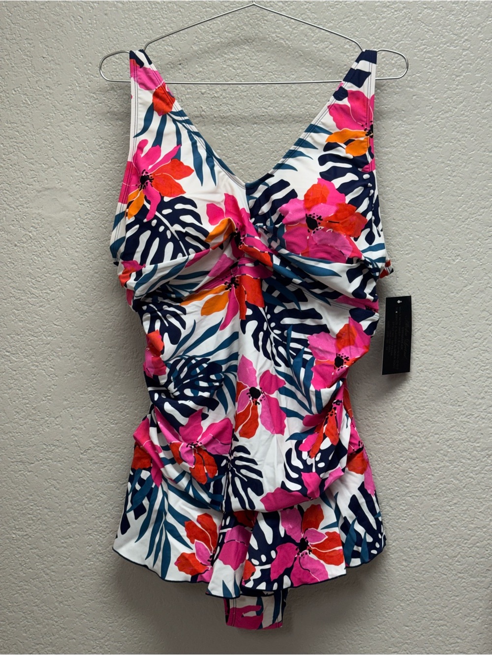 Alicia Levine one piece D cup size 22 bathing suit. Shape flattering. NWT floral